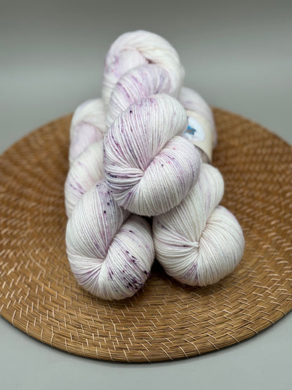 White Lily - Merino Fingering